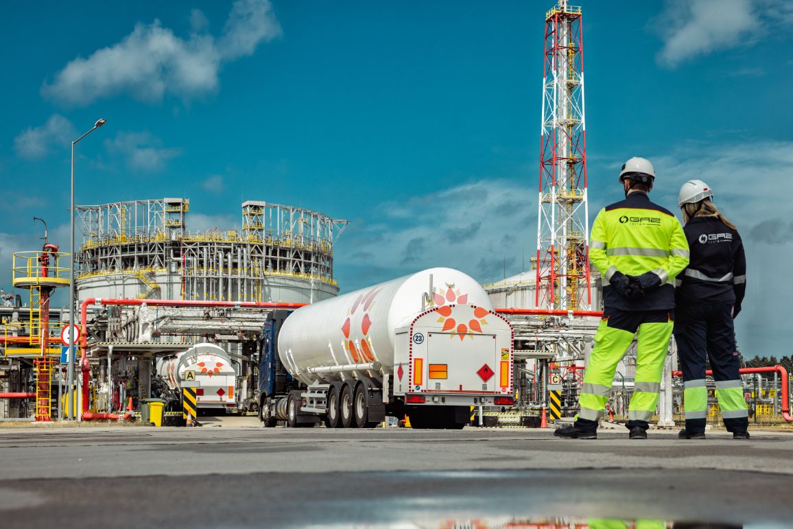 Załadunek autocystern w terminalu LNG - 01