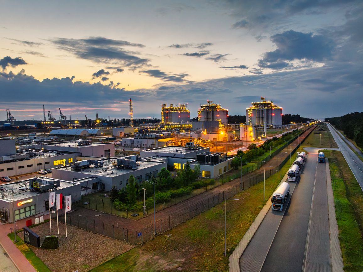 Załadunek autocystern w terminalu LNG - 05