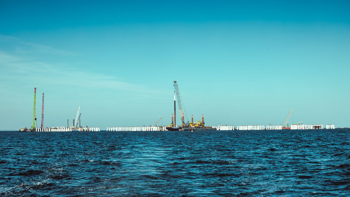 Zakończenie wbijania ponad 500 pali stanowiących fundament nabrzeża dla pływającego terminala LNG w Zatoce Gdańskiej - 04